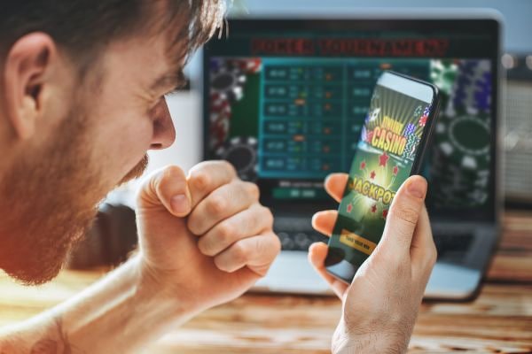 Kartu Neko Keberuntungan di layar mobile